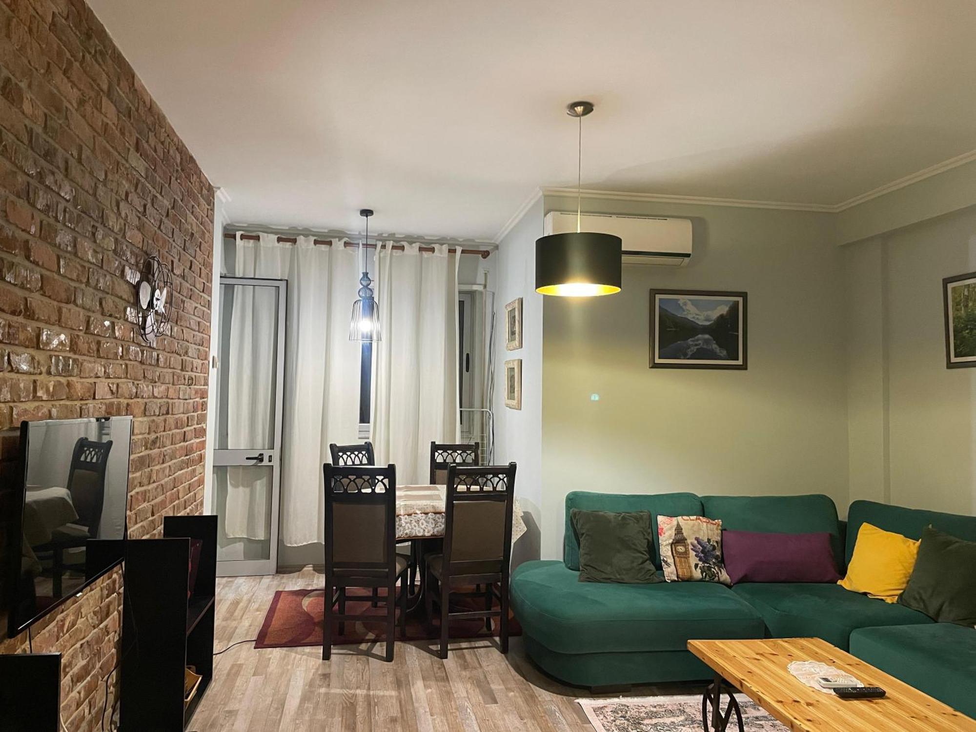 Bricks Apartment Near Pazari I Ri Tirana Esterno foto