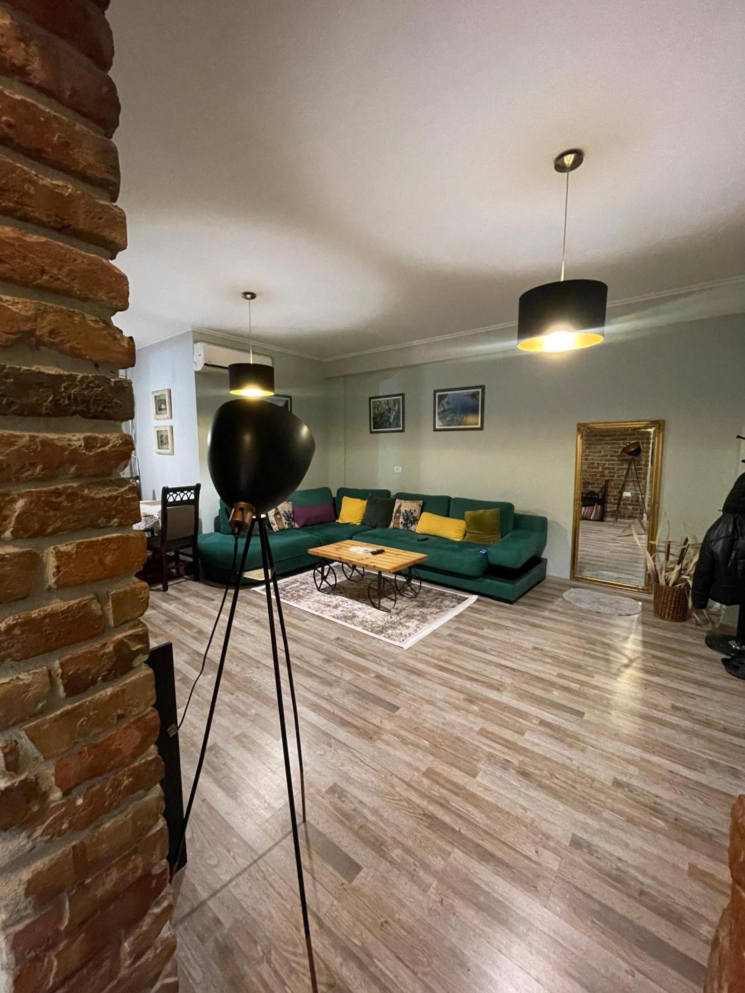 Bricks Apartment Near Pazari I Ri Tirana Esterno foto